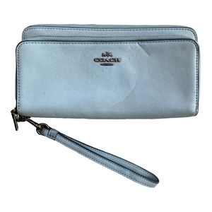 Coach women’s leather wallet, multiple compartments and gunmetal hardware